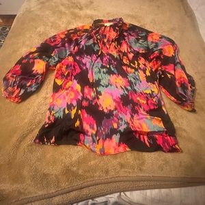 eesome Silky bright floral top. Medium.